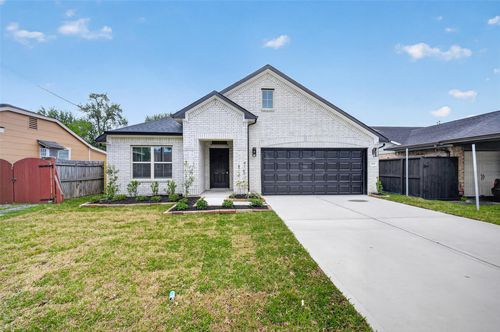 808 Avenue E, South Houston, TX, 77587-4128 | Card Image