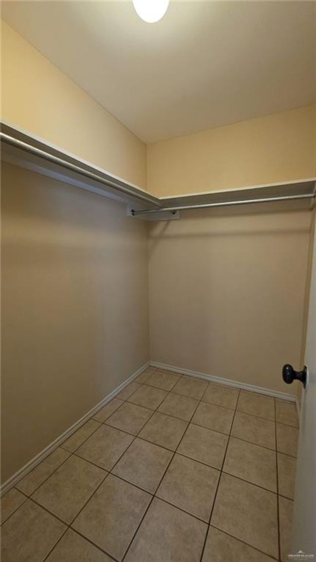118 E Brazil Ave, Condo with 2 bedrooms, 1 bathrooms and null parking in Hidalgo TX | Image 5