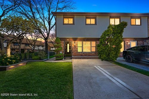 15 Hickory Cir, Staten Island, NY, 10312-1805 | Card Image
