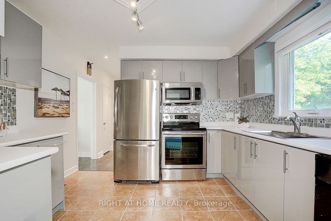 2 Citadel Dr, House other with 3 bedrooms, 2 bathrooms and 2 parking in Scarborough ON | Image 22