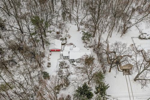 23245 Hunters Ln, Southfield, MI, 48033-3375 | Card Image