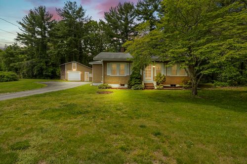 955 Middle Rd, Acushnet, MA, 02743-1413 | Card Image
