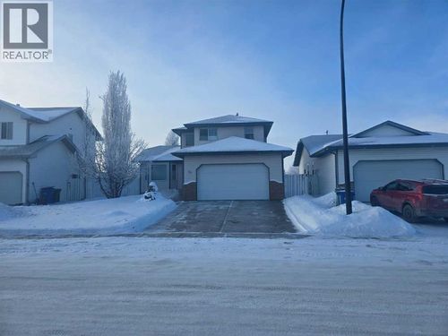 30 Logan Close, Red Deer, AB, T4R2N8 | Card Image