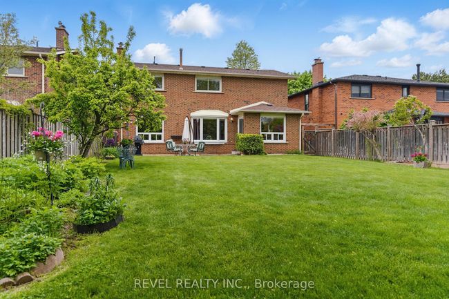 1076 Roxborough Dr, House other with 4 bedrooms, 3 bathrooms and 2 parking in Oakville ON | Image 36