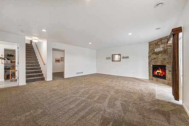 33 Family room_lower.jpg | Image 34