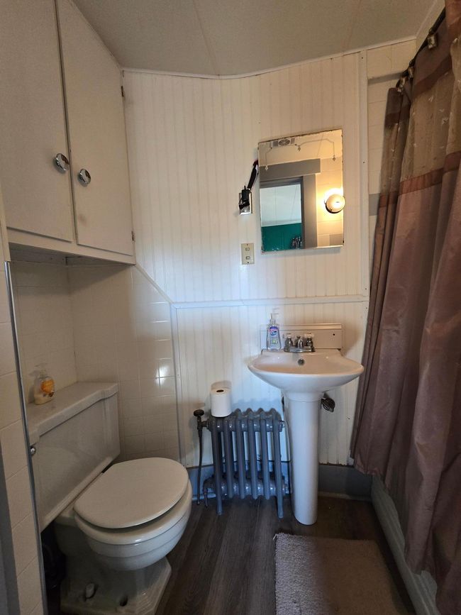 Updated bath with tub. | Image 17