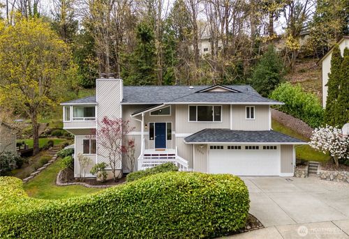 5235 Highland Dr, Bellevue, WA, 98006-3423 | Card Image