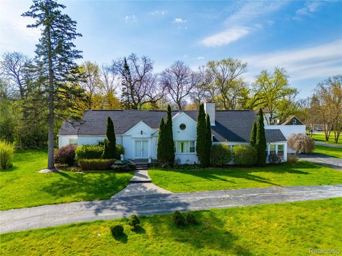 27881 Rackham Dr, Lathrup Village, MI, 48076-3379 | Card Image