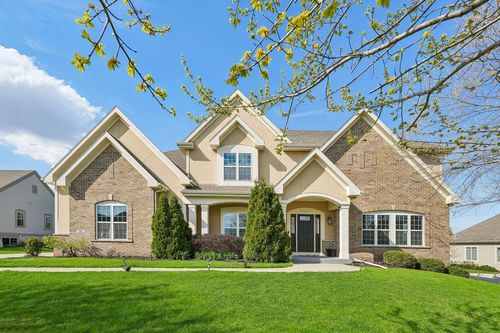 N55W20970 Carters Crossing Circle, Menomonee Falls, WI, 53051 | Card Image