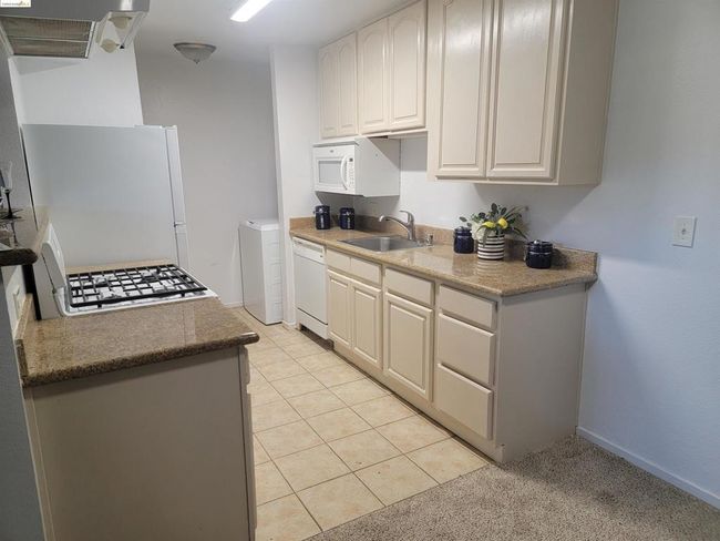 1267 Lakeview Cir, Condo with 1 bedrooms, 1 bathrooms and 1 parking in Pittsburg CA | Image 4