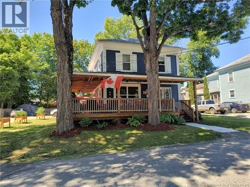 44 Porter St, Saint Stephen, NB, E3L2M7 | Card Image