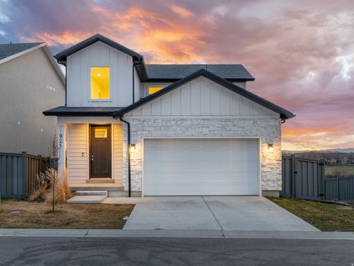 921 N Evelyn St, Farmington, UT, 84025-3748 | Card Image