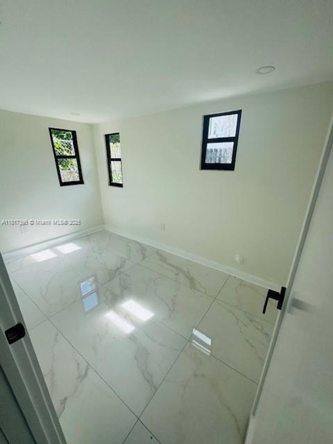 APT-3 - 905 Sw 13 Th Ct, Condo with 3 bedrooms, 1 bathrooms and null parking in Miami FL | Image 7