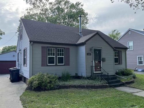 329 N Oakhill Ave, Janesville, WI, 53548-3440 | Card Image