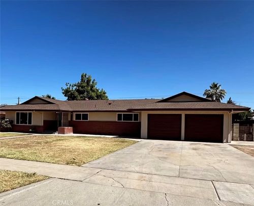 4951 E Townsend Ave, Fresno, CA, 93727-5008 | Card Image