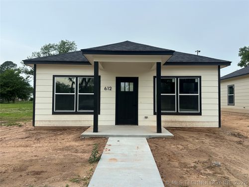 612 S 3rd St, Morris, OK, 74445-2204 | Card Image