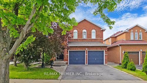 215 Drummond Dr, Maple, ON, L6A3C1 | Card Image