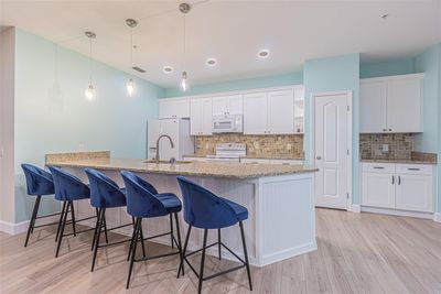 102 - 1450 Villa Capri Circle, Condo with 3 bedrooms, 2 bathrooms and null parking in Odessa FL | Image 2