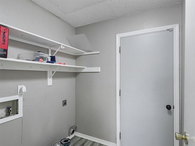 Laundry area with baseboards, washer hookup, laundry area, wood finished floors, and electric dryer hookup | Image 18