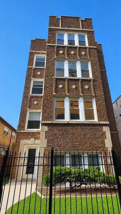 2-3744 W Leland Avenue, Chicago, IL, 60625 | Card Image