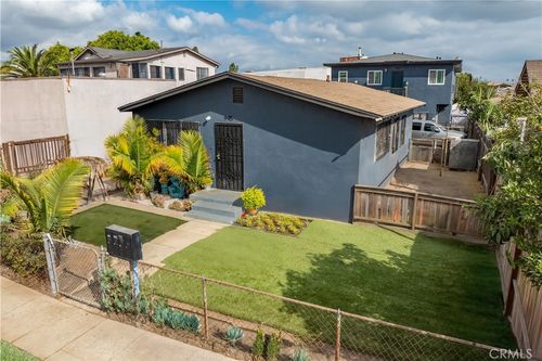 945 W 76th St, Los Angeles, CA, 90044-5122 | Card Image