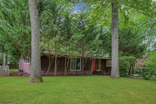 2009 E Glen Ave, Township Of Washington, NJ, 07676-4524 | Card Image