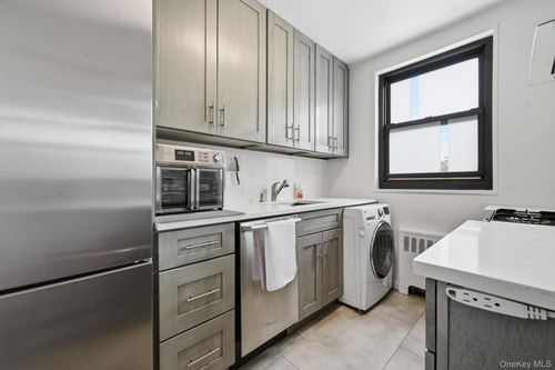 2f-15-43 160th St, Whitestone, NY, 11357-3240 | Card Image
