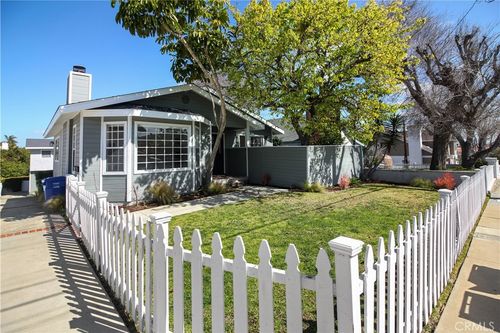 a-1933 Voorhees Ave, Redondo Beach, CA, 90278-2326 | Card Image