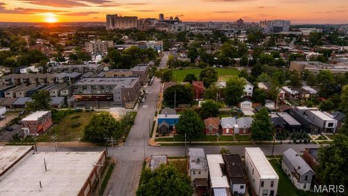 4368 Hunt Ave, Saint Louis, MO, 63110-2110 | Card Image