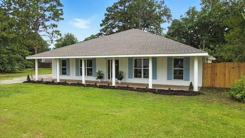 611 E Lakeshore Dr, Carriere, MS, 39426-7707 | Card Image