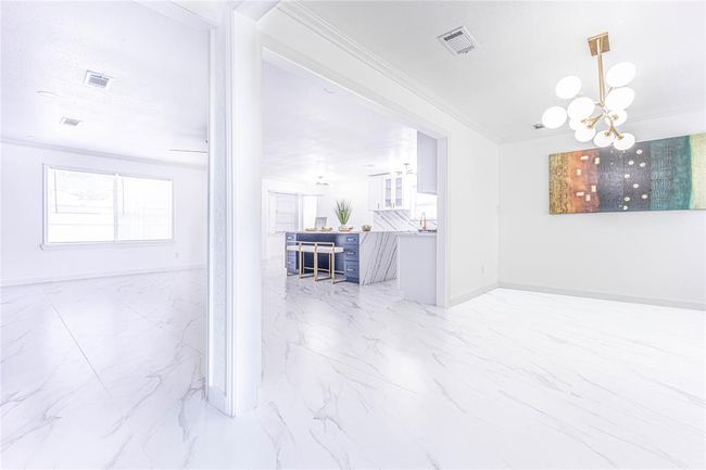 15802 Edenvale St, House other with 3 bedrooms, 2 bathrooms and 2 parking in Friendswood TX | Image 4