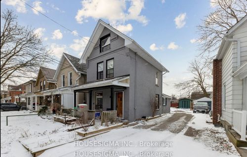 635 Brown St, Peterborough, ON, K9J4K6 | Card Image