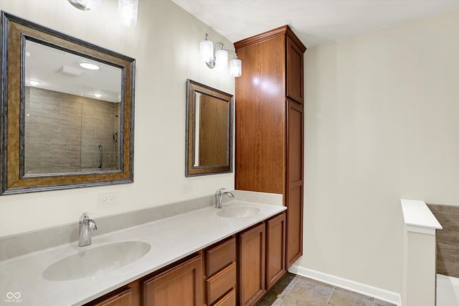 423 Bent Tree Ln, Condo with 2 bedrooms, 3 bathrooms and null parking in Indianapolis IN | Image 37