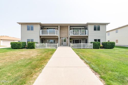 3-2900 Bay Shore Bnd Se, Mandan, ND, 58554-6215 | Card Image
