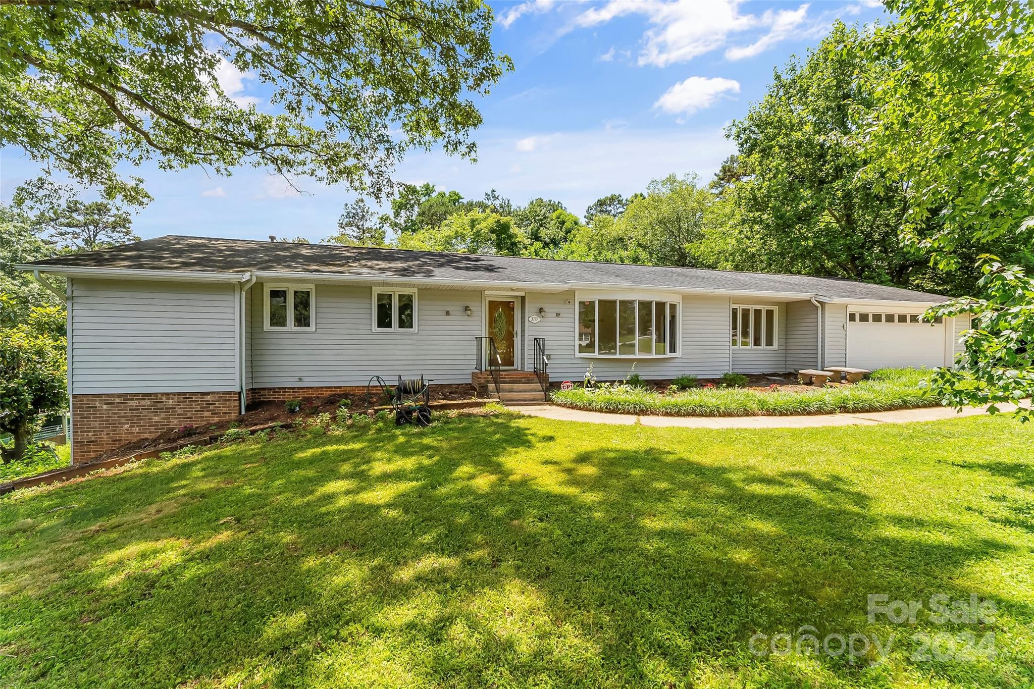 6th St, Hickory, NC 28601