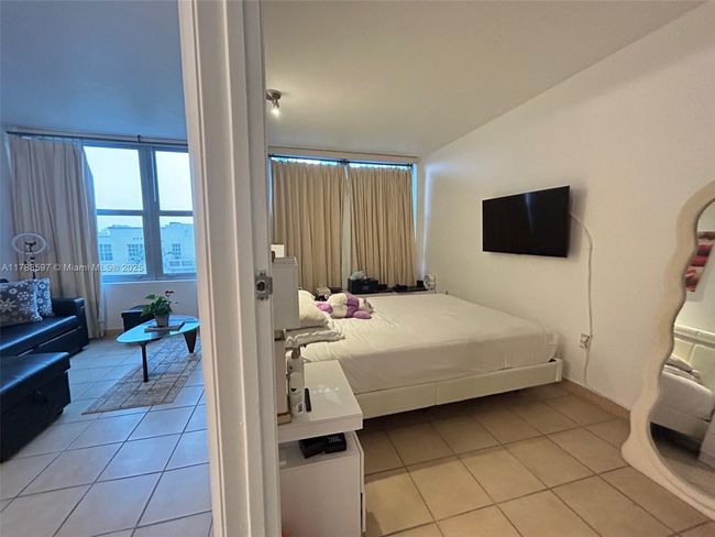 APT-410 - 2899 Collins Ave, Condo with 0 bedrooms, 1 bathrooms and null parking in Miami Beach FL | Image 6