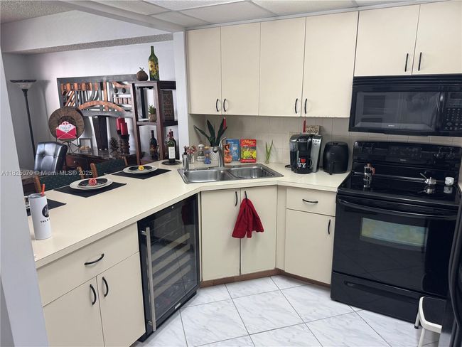 APT-201 - 950 Sw 104 Th Ct, Townhouse with 2 bedrooms, 3 bathrooms and null parking in Miami FL | Image 7