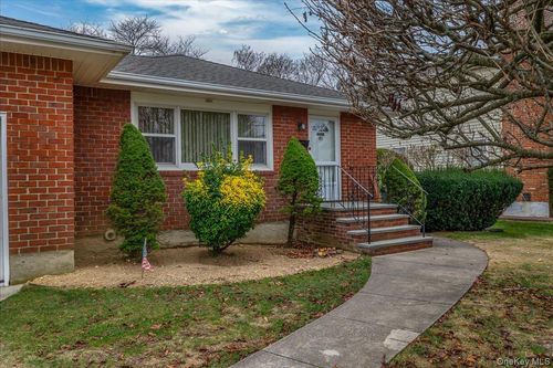 41 Meade Ave, Bethpage, NY, 11714-2401 | Card Image