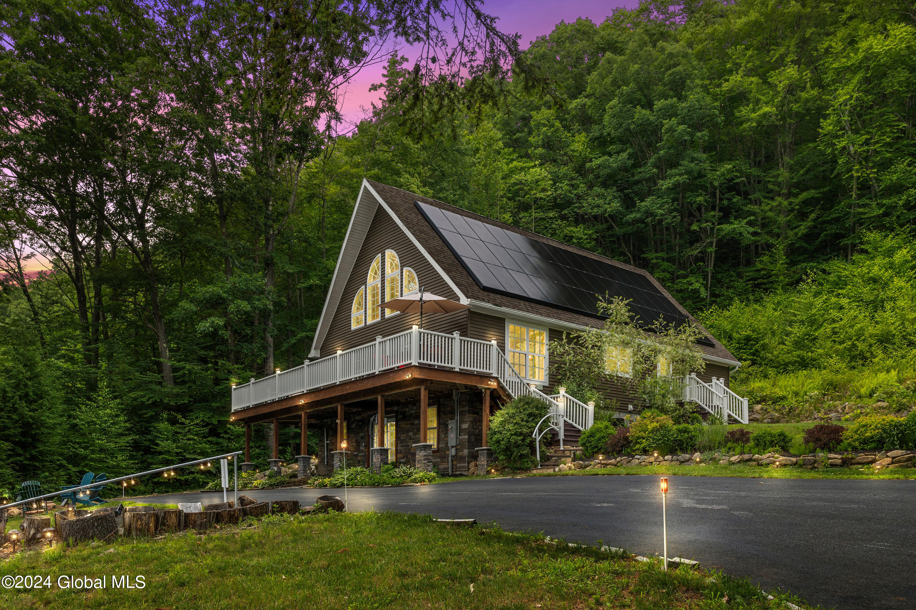 River Dr, Lake Luzerne, NY 12846