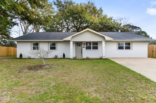 402 Hunter Dr, Ocean Springs, MS, 39564-5622 | Card Image