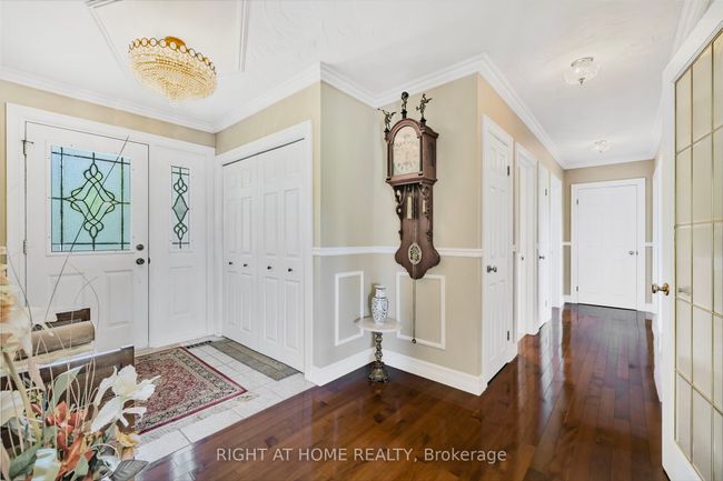 42 Valleyview Rd, House other with 5 bedrooms, 2 bathrooms and 6 parking in Brampton ON | Image 8