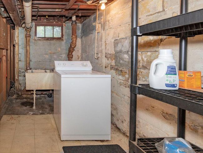 Laundry room with washer / clothes dryer | Image 36