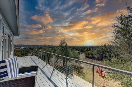 109 Vista Oaks Dr, Dripping Springs, TX, 78620-2800 | Card Image