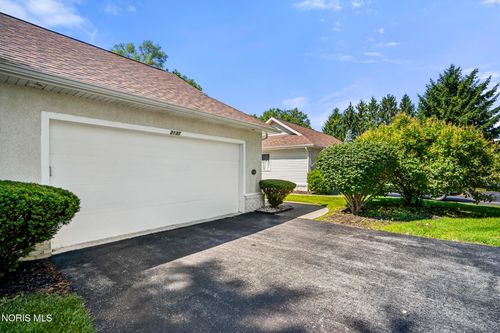 2137 Saint Andrews Blfs, Toledo, OH, 43615-3097 | Card Image