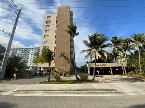 905-2903 Ne 163rd St, North Miami Beach, FL, 33160-4447 | Card Image
