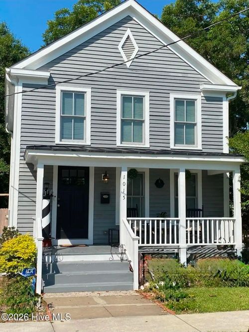 1015 N Craven St, New Bern, NC, 28560-3243 | Card Image