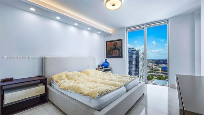 APT-2911 - 185 Sw 7 Th St, Condo with 3 bedrooms, 3 bathrooms and null parking in Miami FL | Image 18