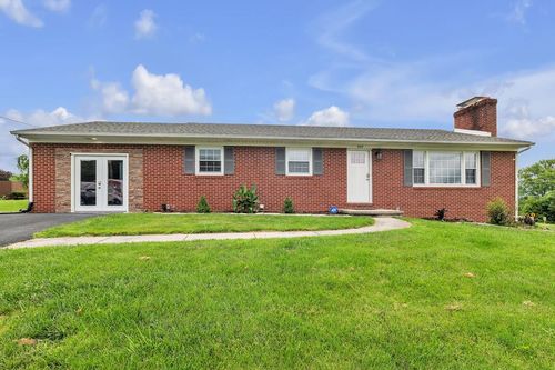 908 Middle Ave, Marion, VA, 24354-2214 | Card Image