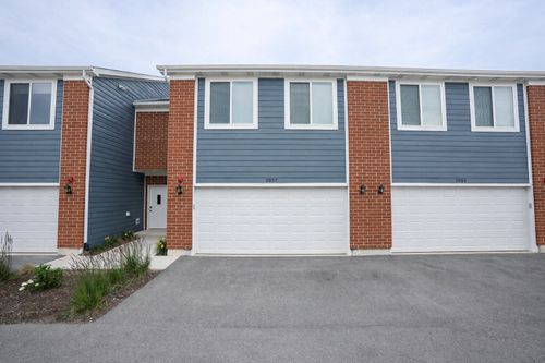1057-1057 Gillespie Ln, Yorkville, IL, 60560-7801 | Card Image