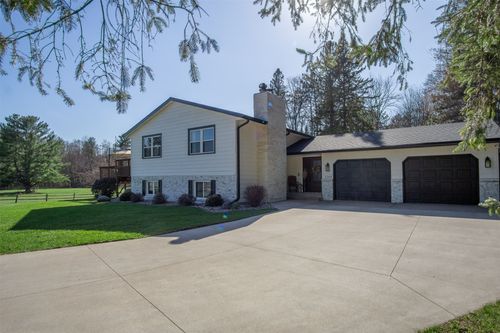 2244 N 90th Ave, Eau Claire, WI, 54703-9736 | Card Image